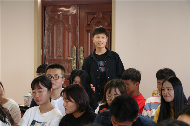 完满道路任重而道远 我们始终并肩前行——外国语言文学系2018-2019学年第二学期中期总结座谈会
