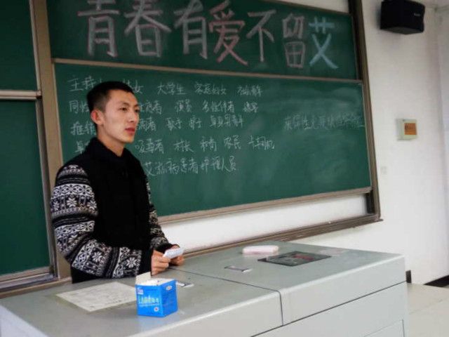 传递正能量第430期:防范艾滋 享受美好青春——外语系公益传播官宣讲活动之“青春有爱不留艾”