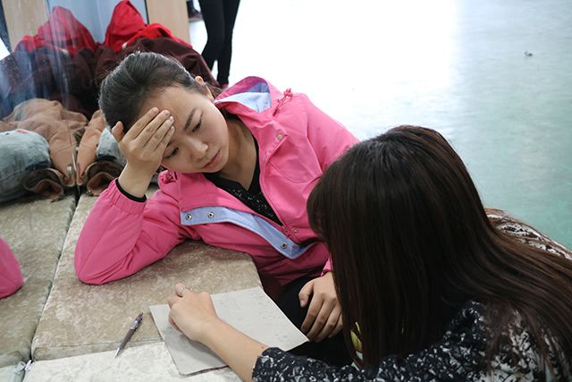 健身健心 健智健美 ——外语系十一月学长计划之“凝心聚力 携手同行”