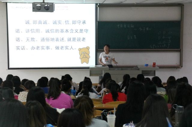 认真对待 端正态度——外语系2017级辅导员说完满之“端正考风,诚信考试,从我做起”