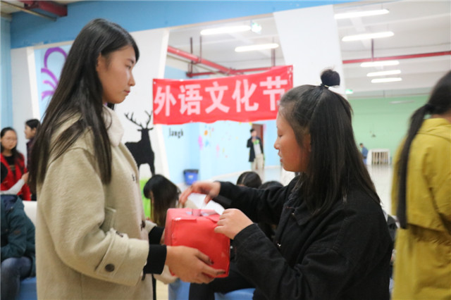 读万卷书 行泉石之乐 ——外语系第四届外语文化节之“魅力英语朗读者”活动