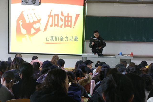 外语系开展2016级主题年级会/辅导员说完满(2019年11月)
