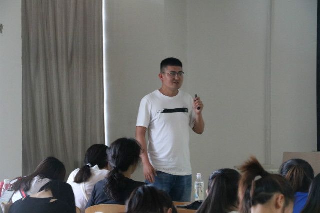 往来成古今 远随流水香——外语系2016级辅导员说完满之“做好转型 不留遗憾”