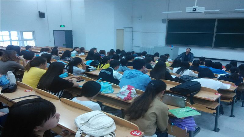 追逐梦想 笑傲人生 ——外语系召开大四毕业生大会