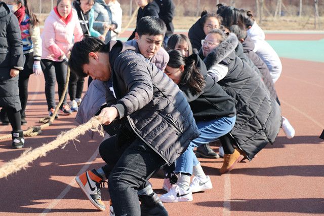 外语系第五届“成才杯”男女混合拔河比赛