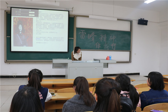 外语系“青年心·雷锋行”完满班级系列活动( 一)