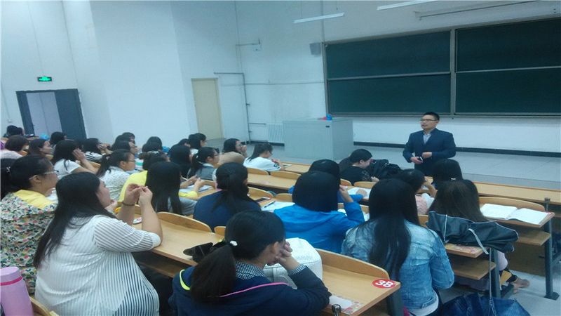 追逐梦想 笑傲人生 ——外语系召开大四毕业生大会