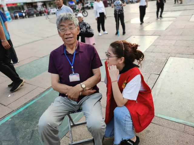 爱在缤纷月 浓浓敬老情——外语系学子三下乡纪实(三)