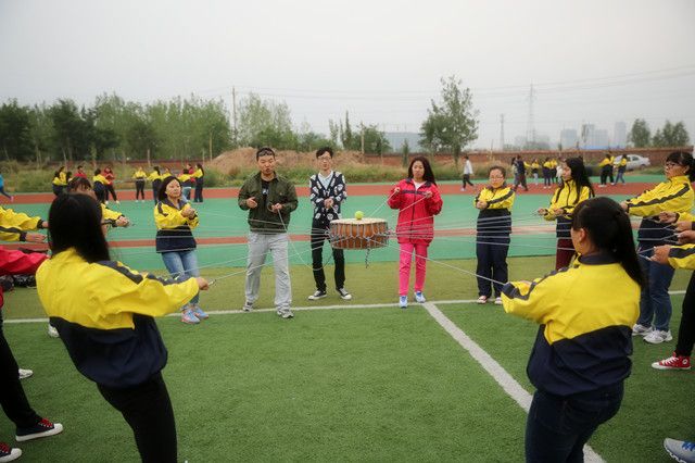 汇聚正能量 引爆团队激情与合力——外语系举办“学生干部素质拓展训练”活动