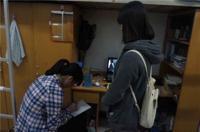 共享书香 传递爱心——外语系“青鸟之行”公益募捐系列活动(二)