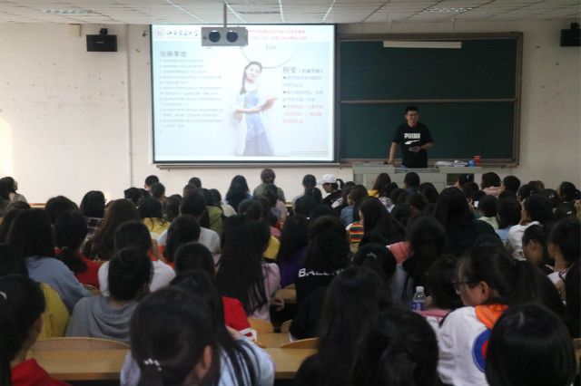 外语系开展2019级主题年级会/辅导员说完满(2019年9月)