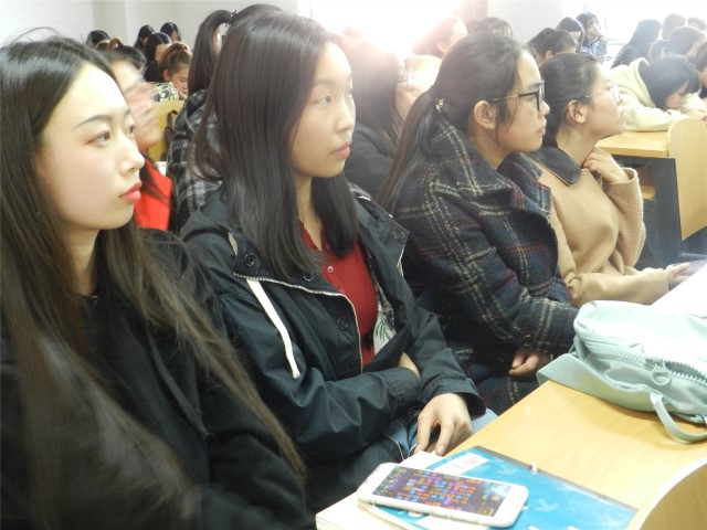 外语系开展2016级主题年级会(2018年11月)