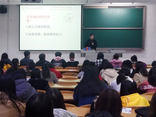 外语系开展2017级主题年级会(2018年11月)