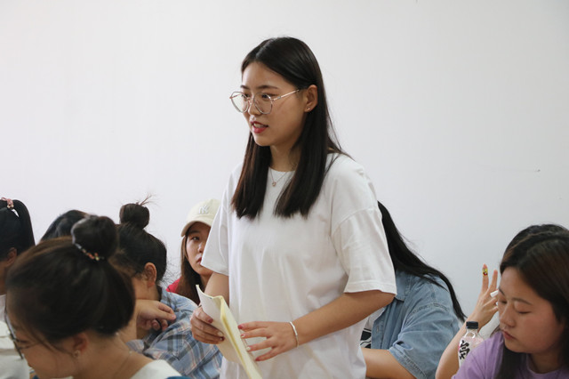 商务英语学院 【期中座谈会】 革故鼎新 开辟未来