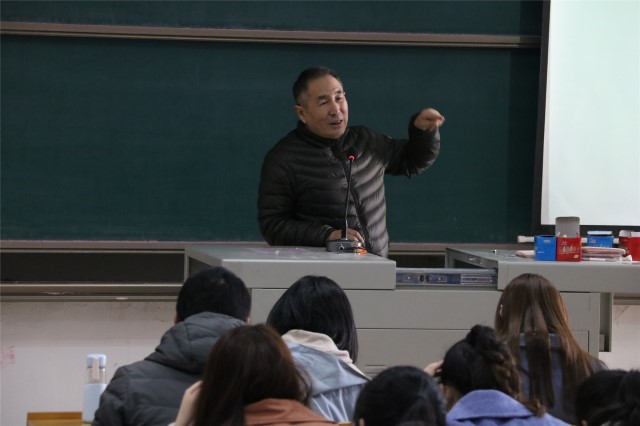 【系主任接待日】博学多闻 精益求精