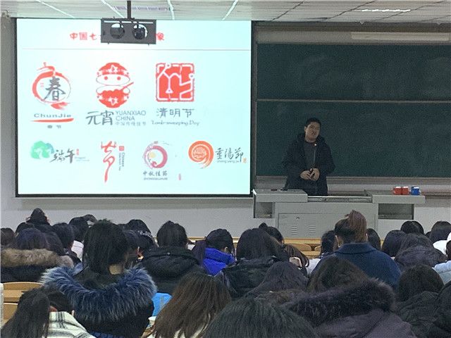 外语系开展2018级主题年级会/辅导员说完满(2019年12月)