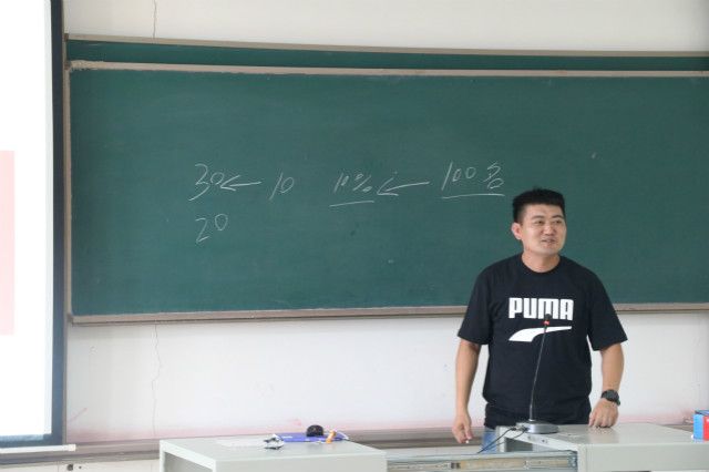 外语系开展2016级主题年级会/辅导员说完满(2019年9月)