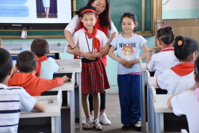 捧着一颗心 倾注满腔情——外语系学子暑期社会实践纪实(一)