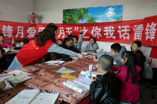 外语系举办“情系雷锋月 爱洒三月天”之你我话雷锋活动