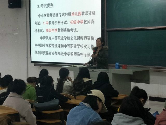 外语系开展2017级主题年级会/辅导员说完满(2019年10月)