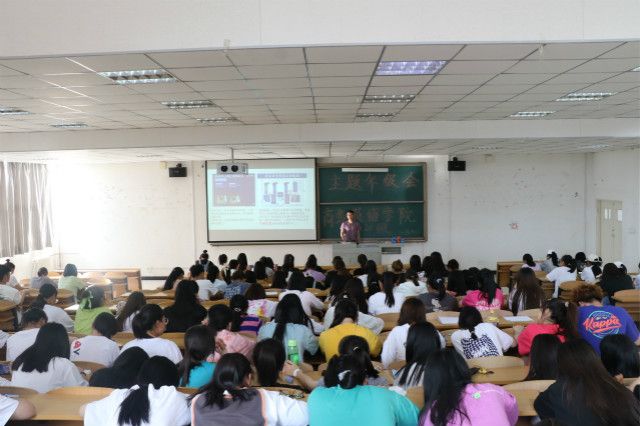 商务英语学院 【辅导员说完满】 拥有良好心态 健康快乐成长