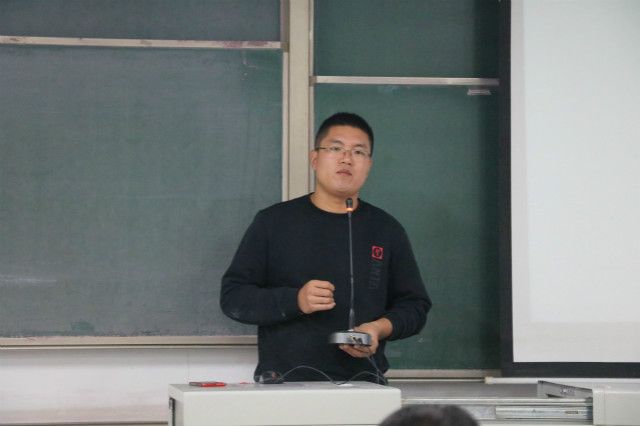 外语系开展2018级主题年级会/辅导员说完满(2019年10月)