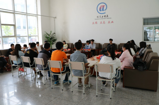“地利人和 求同存异”系部工作交流会